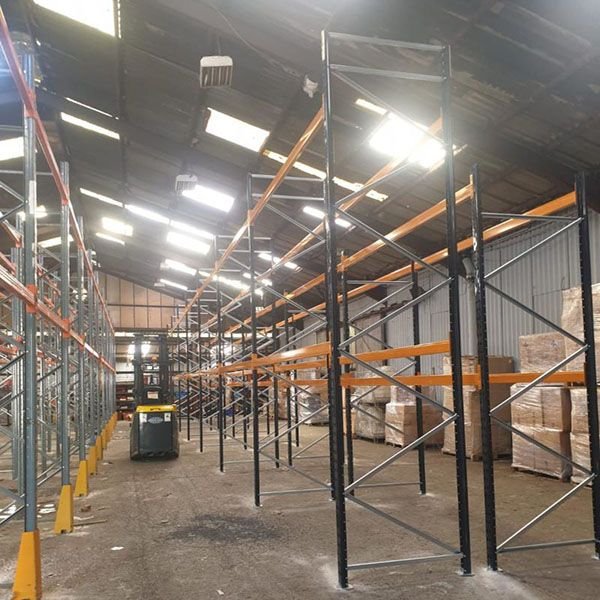 Heavy duty pallet racking